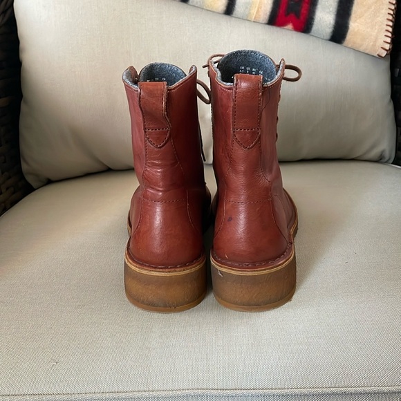 Clarks Originals lace up boots - Picture 6 of 8